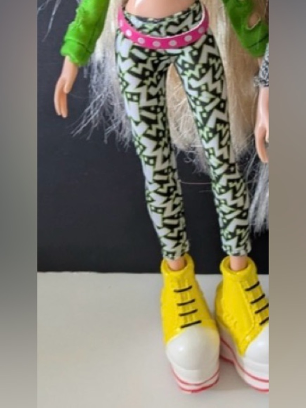BRATZ DOLLS - VINTAGE CLOE DOLL - Picture 3 of 3